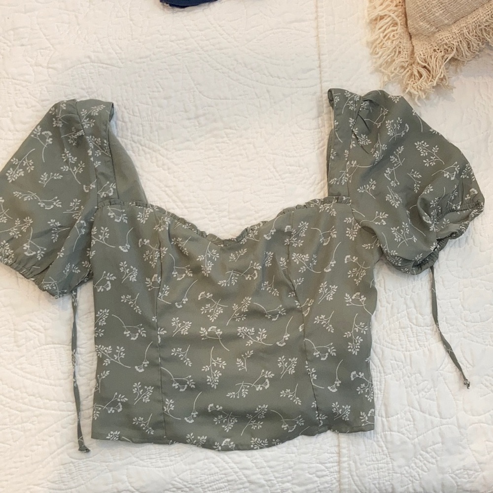Abercrombie & Fitch Cropped Blouse